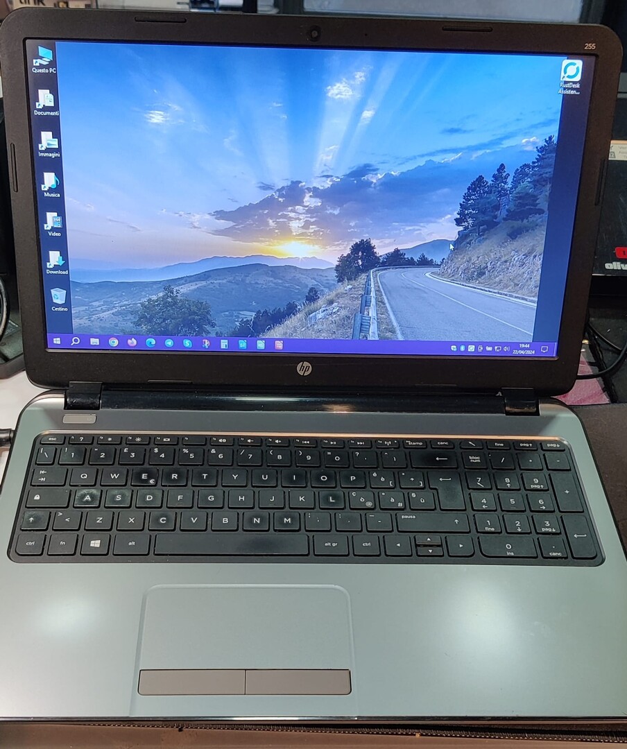 Notebook HP 255 usato.